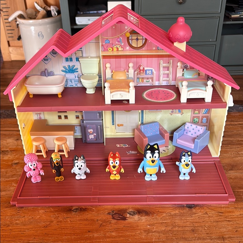 Bluey House With Furniture and Characters Set